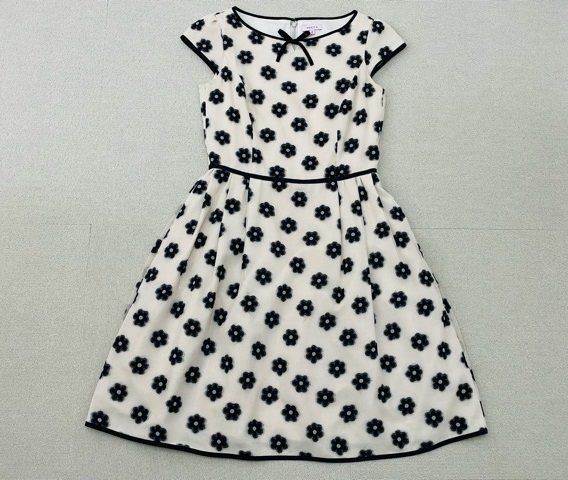  H07443 トッカ TOCCA フラワージャガード 首元リボン フレンチスリーブ タック入りAラインスカート 2 ベージュ&times;ブラック(トッカ)｜売買されたオークション情報、yahooの商品情報をアーカイ トッカ
