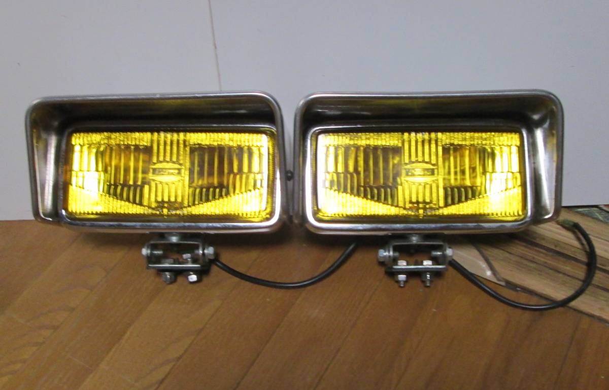 KOITO☆角型フォグランプ☆ウロコステンバイザー付き☆114-11201☆中古品