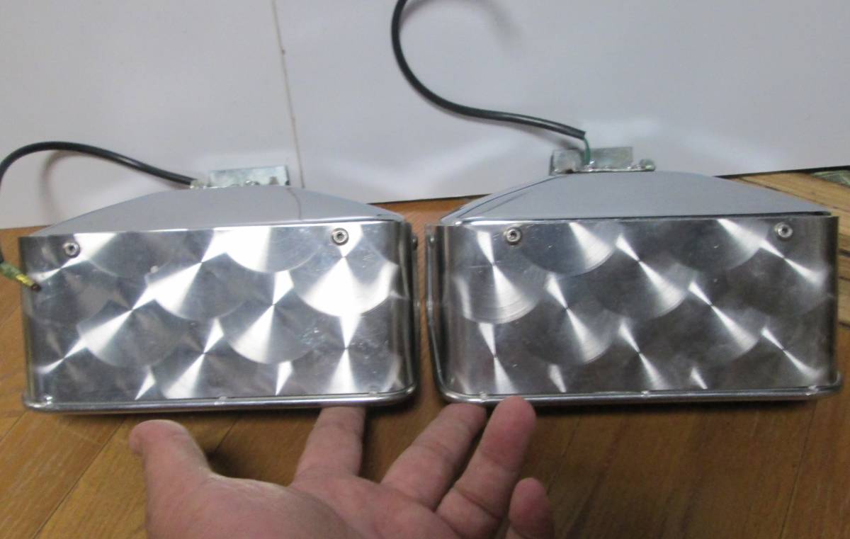 KOITO☆角型フォグランプ☆ウロコステンバイザー付き☆114-11201☆中古品
