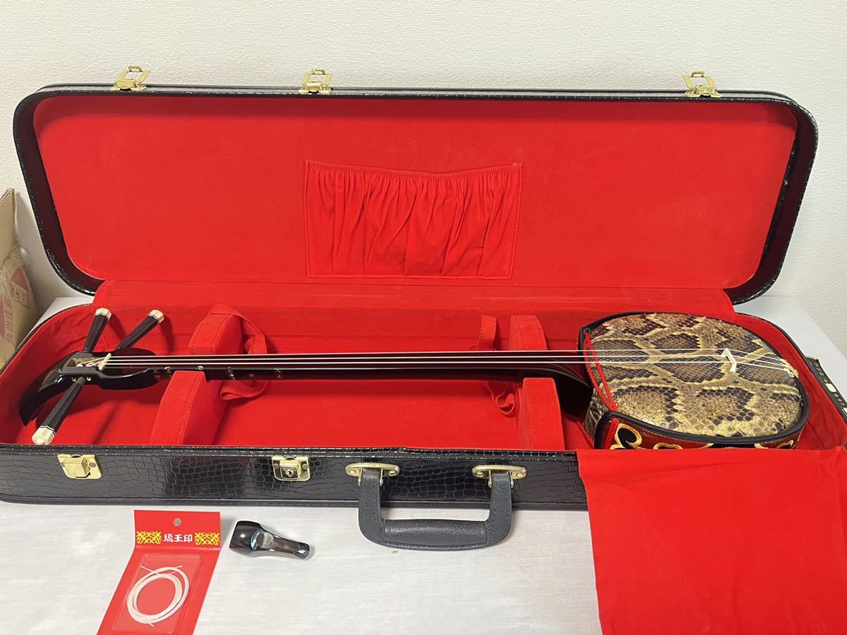 本蛇皮 沖縄三線 全長約79cm 三味線 弦楽器 琉球民謡 伝統工芸 和楽器
