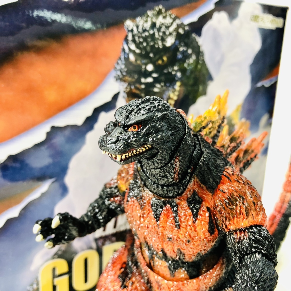 中古品 S.H.MomsterArts ゴジラ 1995 Ultimate Burning ver. TAMASHII 