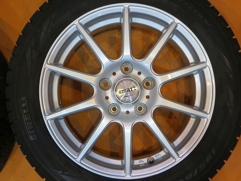 超バリ溝 美品【21年製ピレリ アイスアシンメトリコ 195/60R16】16インチ 6.5J+42 PCD114.3-5H セレナ ノア ヴォクシー ハイブリッド ピレリ ICE ASIMMETRICO (黒)ブラック系ホイール 6.5-16 Plus