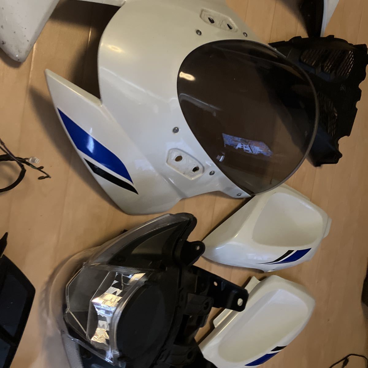 gsx-r125 スズキ 外装セット アッパーカウル カウル SUZUKI ホワイト 