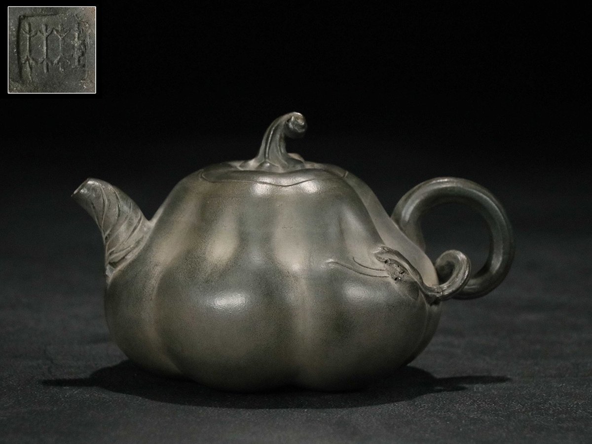 【海】南宋官窯青磁　珍品　南瓜形急須　高級木箱付　骨董品  中国美術品 □大成古美術□馮桂林製款 南瓜形緑泥紫砂急須 （検） 民国 急須 紫砂