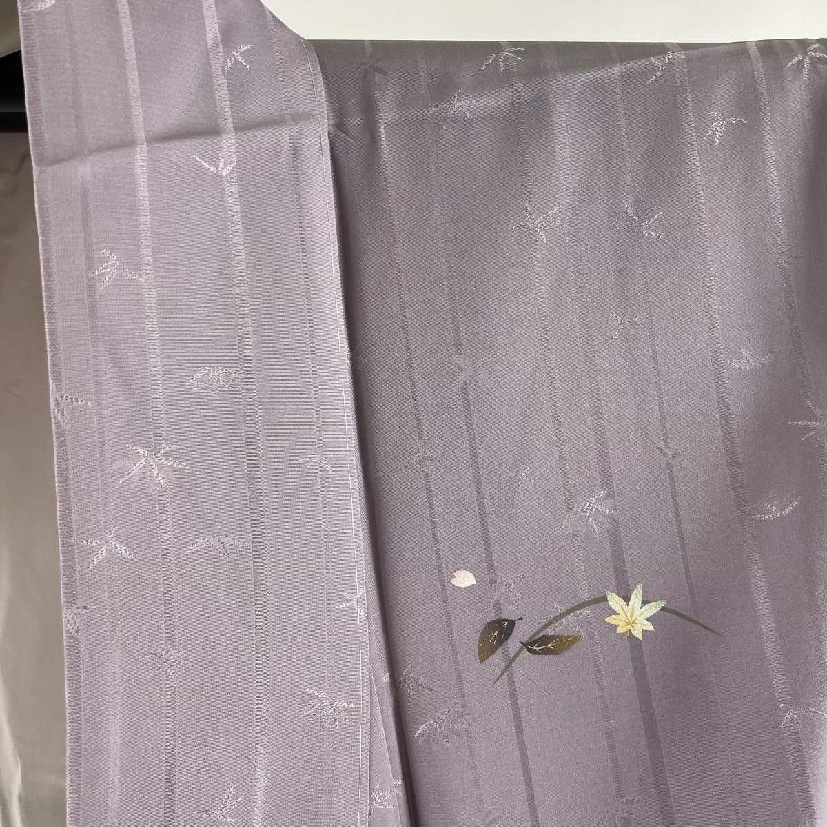 付下げ 美品 名品 落款 鈴乃屋 桜 葉柄 螺鈿 金彩 紫 袷 154cm 65.5cm M 正絹 【中古】 ☆☆☆☆