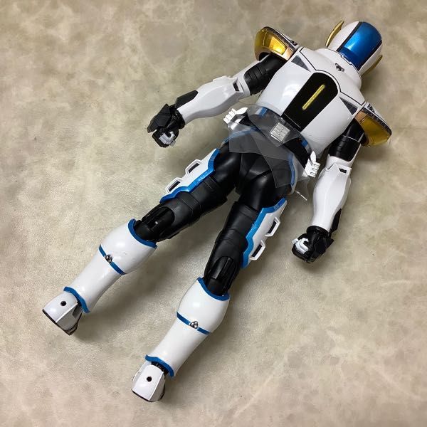 S.H.Figuarts（真骨彫製法） 仮面ライダーイクサ セーブモード