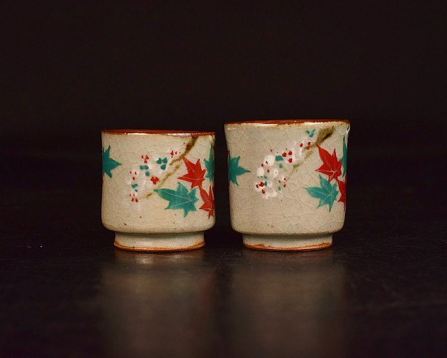 酒器 ぐい呑み 陶器 おちょこ : 和食器の 九谷焼：呉須赤絵花文酒盃