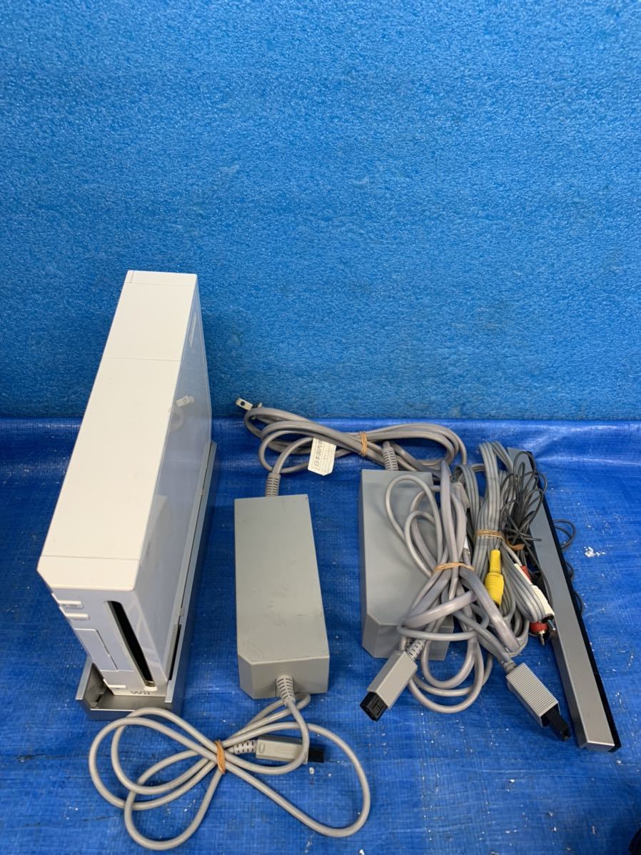 NO.0859.120..WiiU 周辺機器 WUP-001。8GB 32GB WUP-010(JPN) 本体 /コントローラー など まとめ 動作未確認 現状ジャンク 品 