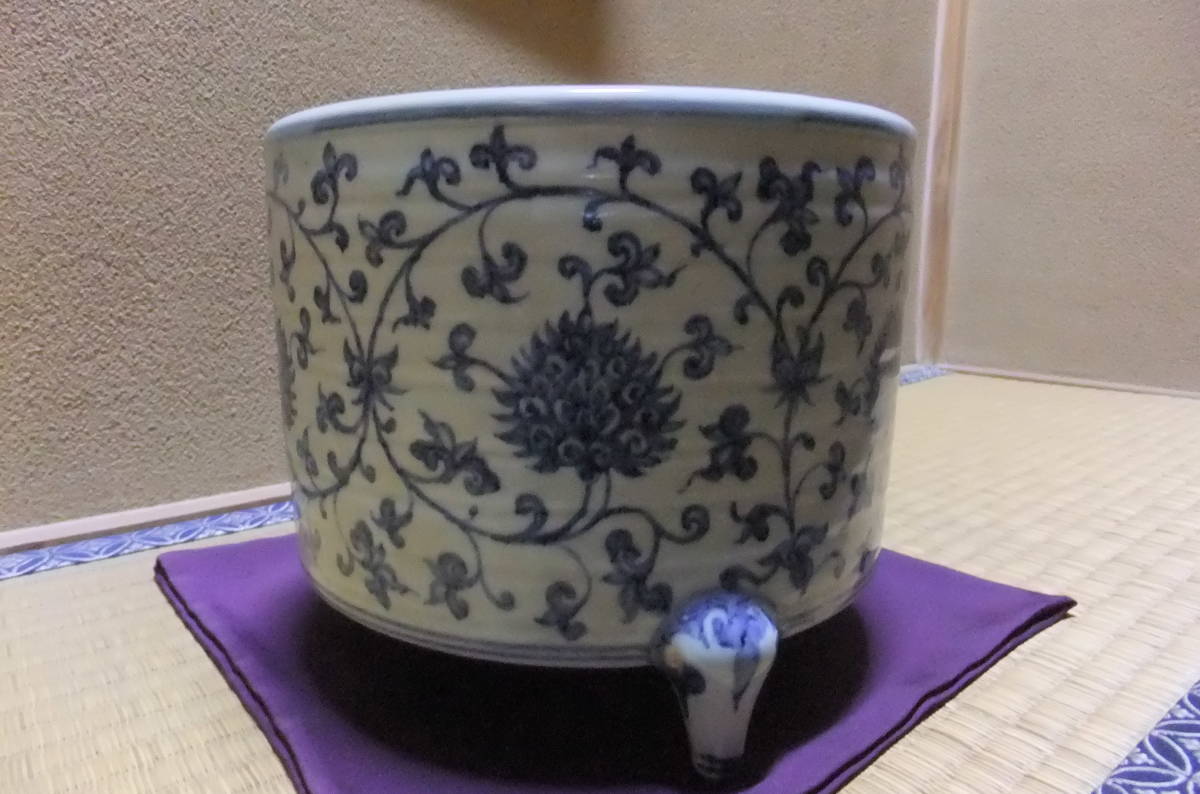 中国　染付　大明宣徳年製　花卉紋碗　送料込み251128 青花唐草文饅頭心碗 大明宣徳年製銘 - 京都国立博物館 館蔵品データベース