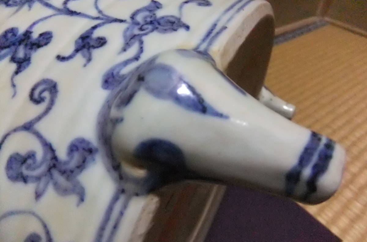 青花唐草文饅頭心碗 大明宣徳年製銘 - 京都国立博物館 館蔵品データベース
