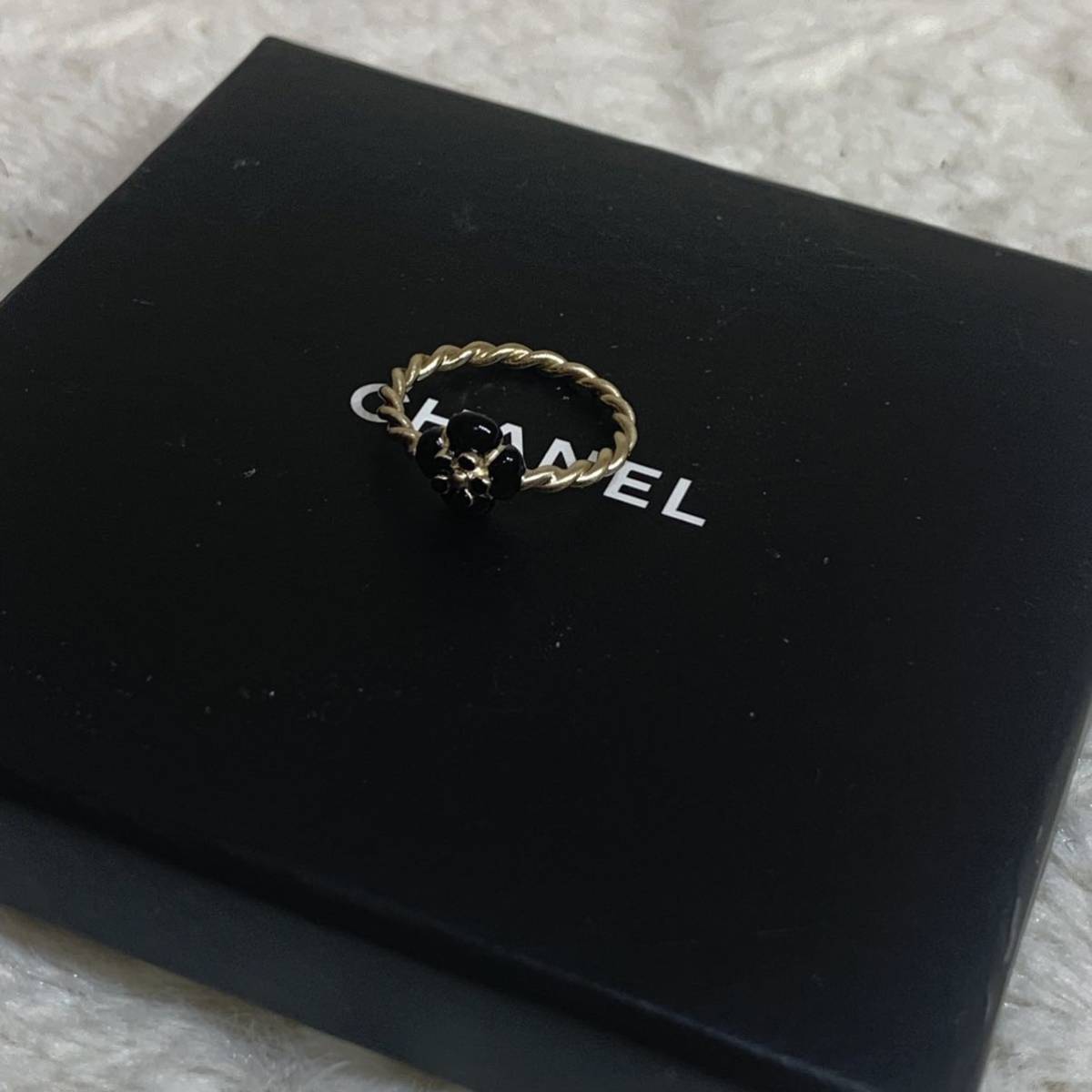 【人気定番，最新作】 超 シャネル CHANEL カメリア ブラック 黒 復刻 刻印あり リング 指輪 ブランド アクセサリー 5(指輪)｜売買されたオークション情報、yahooの商品情報をアーカイブ公開 - オークファン 指輪