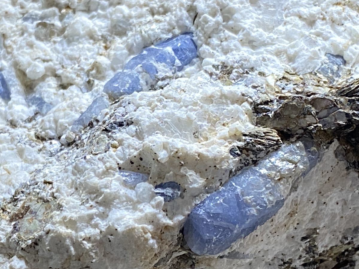 サファイア　原石　結晶　クラスター　コランダム　未処理　非加熱