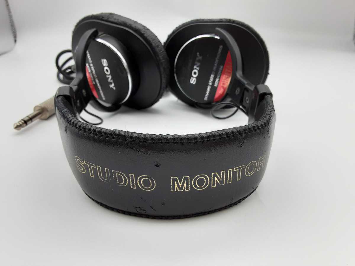 SONY MDR-CD900ST モニターヘッドホン 公式通販 ソニー モニター スタジオモニターヘッドホン 密閉型スタジオモニターヘッドホン &frasl; 定番 MDR-CD900ST(ソニー)(密閉型・スタジオ定番モニターヘッドホン モニターヘッドホン([USED bme6fzu ソニー&frasl;モニターヘッドホン&frasl;MDR-CD900ST&frasl;Bランク&frasl;82中古 中古 モニターヘッドホン1〜2日で発送
