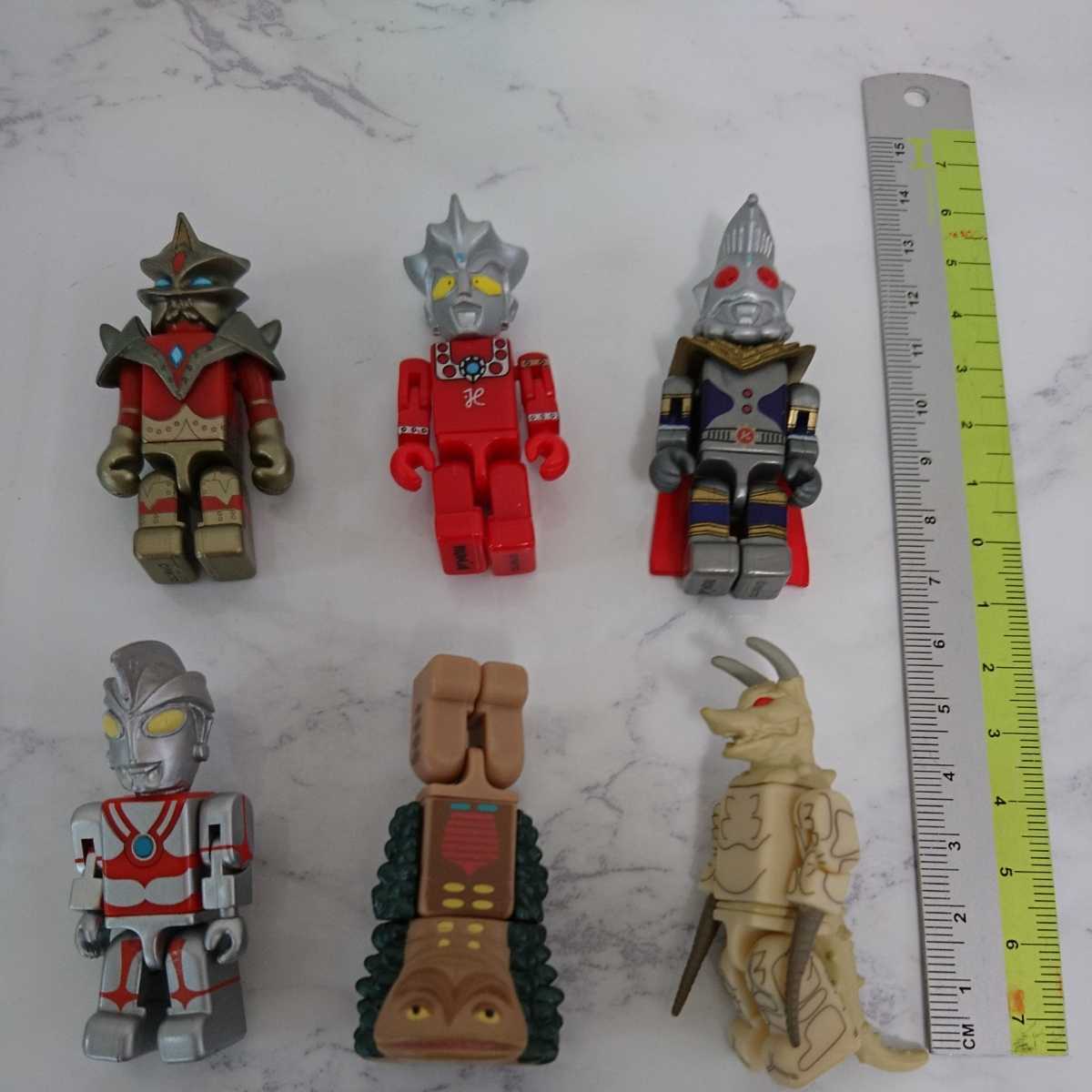 タイニビッツ ウルトラマン 怪獣18種 とウルトラマンワールド他VHS 