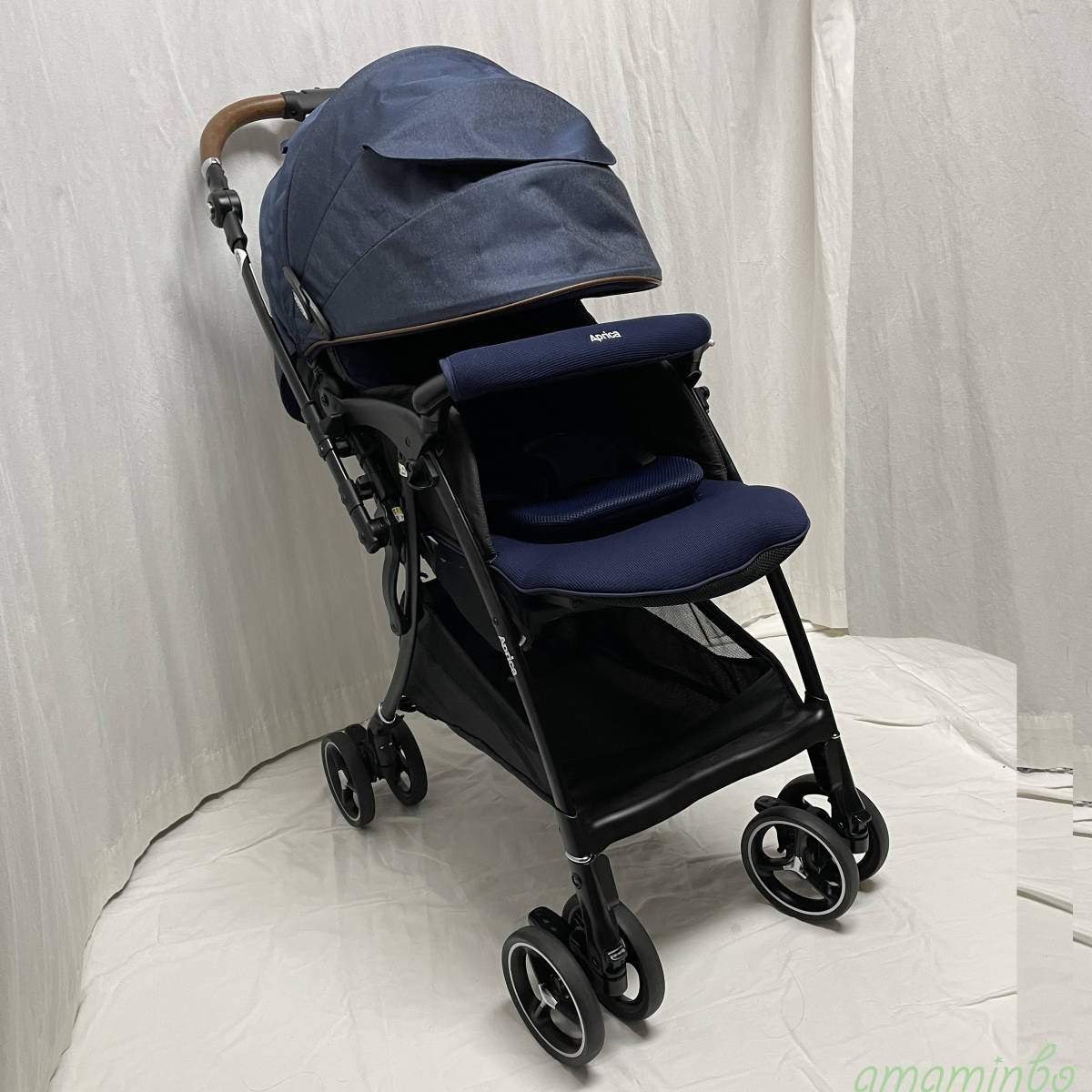 送料無料☆超美品☆ アップリカ ラクーナ ビッテ クッション 2021年