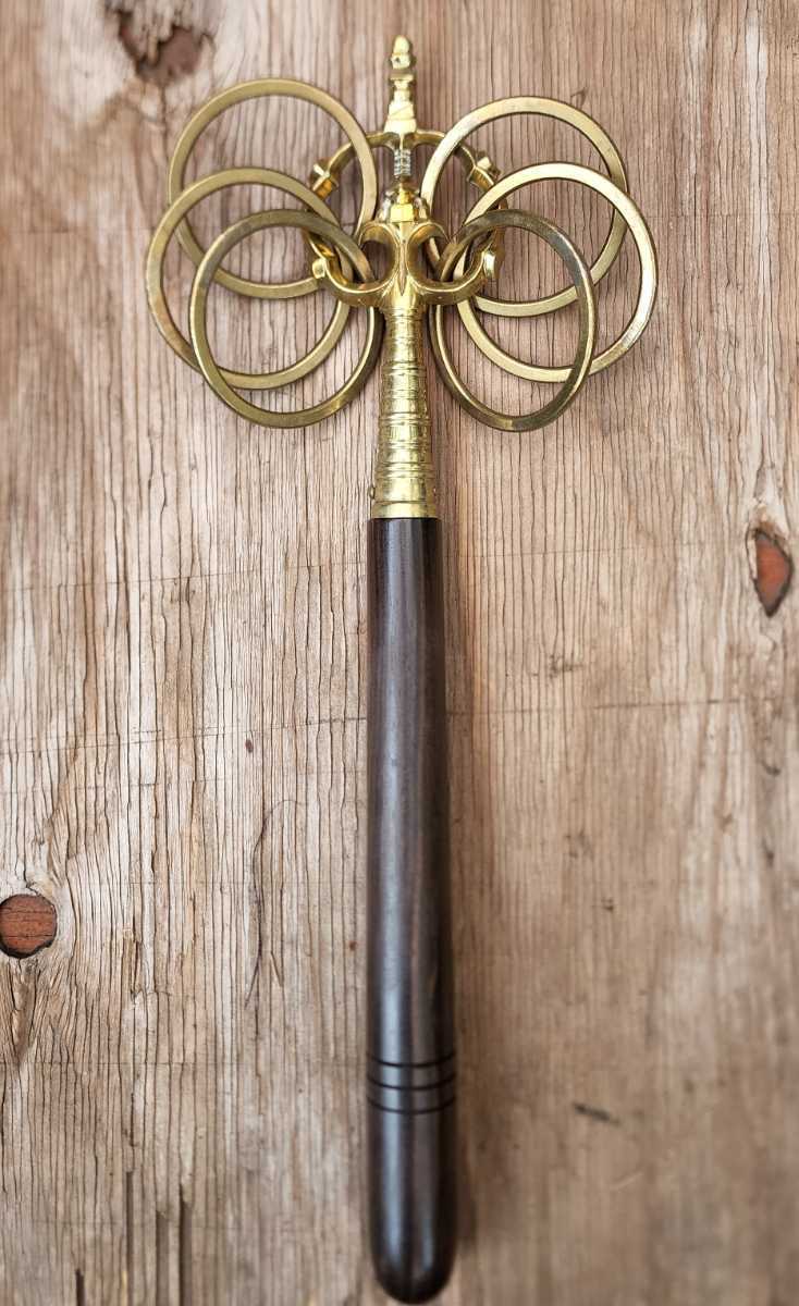 手錫杖 二股六輪 錫杖 六環 木柄 33cm 300g 仏教美術 現状品 密教法具 真鍮製黒檀持手 骨董 密教 鳴物 仏殿 神殿 魔除け 仏具 ...
