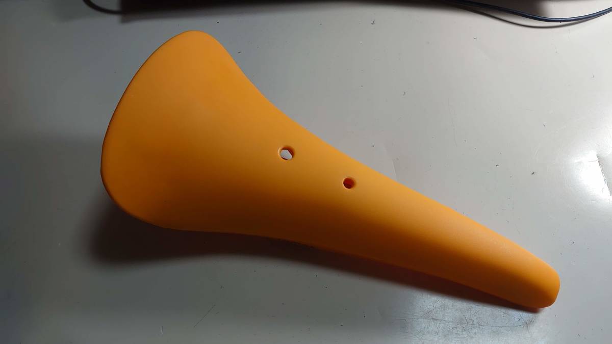 カシマ AMX-C サドル　イエロー(ほぼオレンジ)　新品