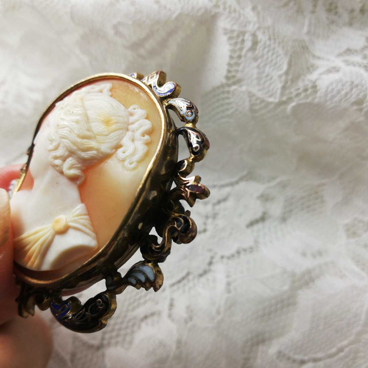 推定19世紀後期～20世紀初頭三層彫り天然シェルカメオブローチ