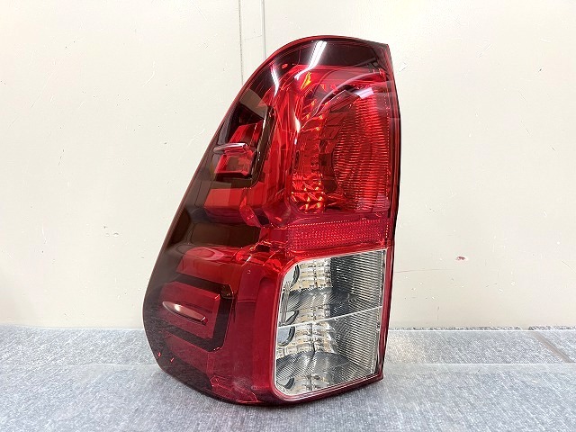 クラウン GWS204 DAA-GWS204 クラウンハイブリッド 純正 テールの中古