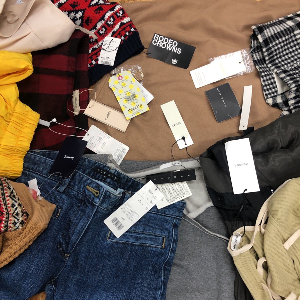 人気SALE，限定SALE 全てタグ付き レディース ブランドアイテム40点セットまとめ売り SHIPS ZARA RODEO MOUSSY RESEXY theory dazzlin titty など(その他)｜売買されたオークション情報、yahooの商品情報をアーカイブ公開 - オー その他
