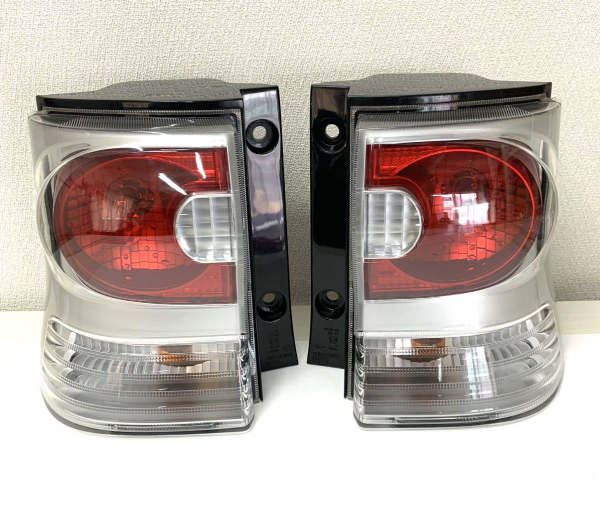 美品ダイハツL375Sタントカスタム前期純正テールランプ左右セット 