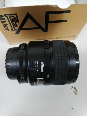 ■ Nikon AF Micro-Nikkor 60mm 1:2.8 レンズ 取扱説明書有り 元箱付き 中古 現状品 201202M4750LC5190