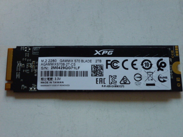 ADATA GAMMIX S70BLADE SSD M.2 NVMe 2280 Gen4x4 2048GB(2TB) 電源投入回数149回 使用時間597時間 正常100% AGAMMIXS70B-2T-CS 中古品です