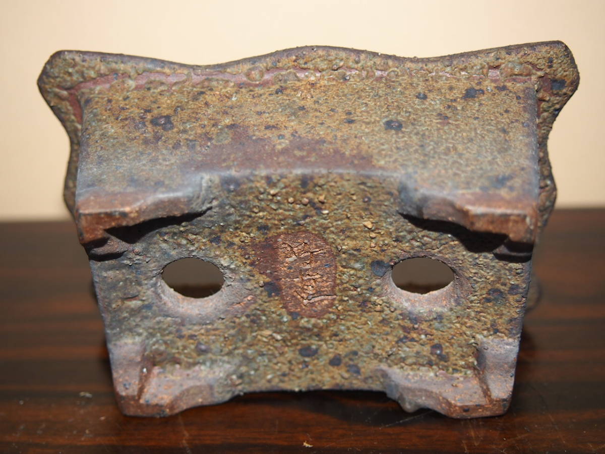 『大和魂』【今岡町直・初期作】蕎麦釉窯変外波縁切脚長方鉢・巾10.0cm・銘品・時代付き・人気物故作家