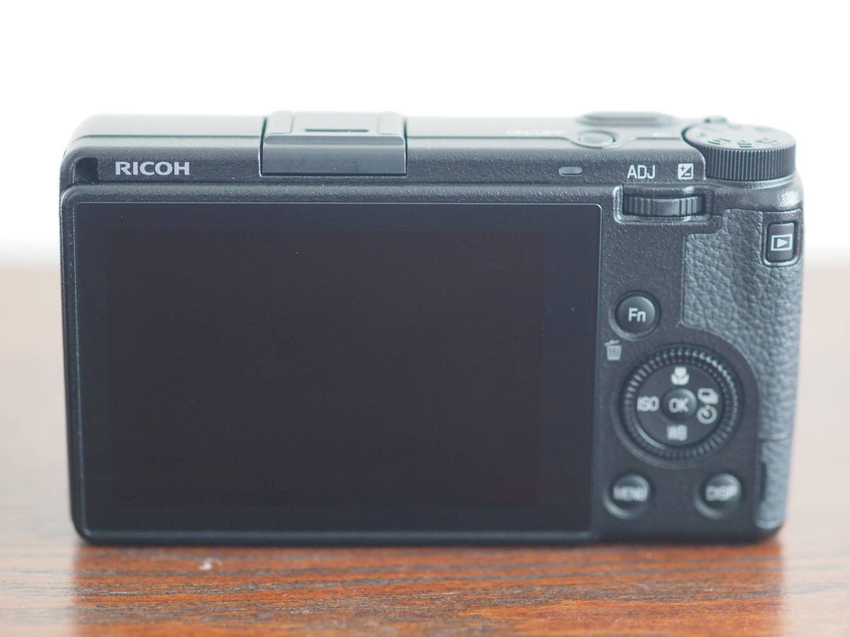 GR RICOH III - | 究極のスナップシューター ビックカメラ.com Ricoh 