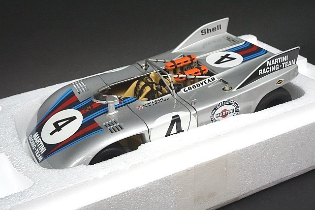 1:18 AUTOart Porsche 908/3 Nürburgring 1971 Marko van Lennep #4 MARTINI Racing