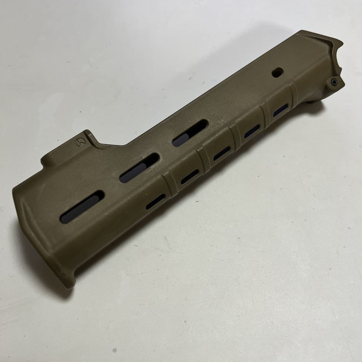 お得，品質保証 【絶版】MAGPUL PTS製MASADA用リアルサイズハンドガードTAN