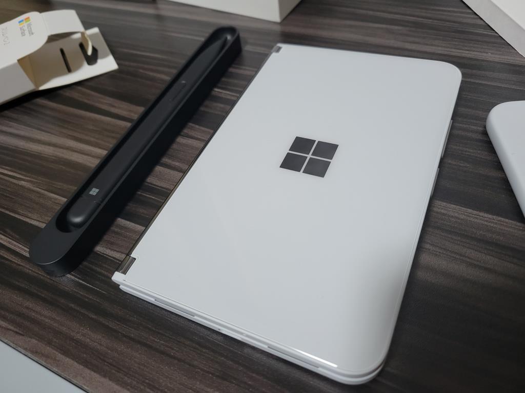 新品同様 Surface Duo 2 8GB 256GBモデル 純正 スリムペン2とペン 