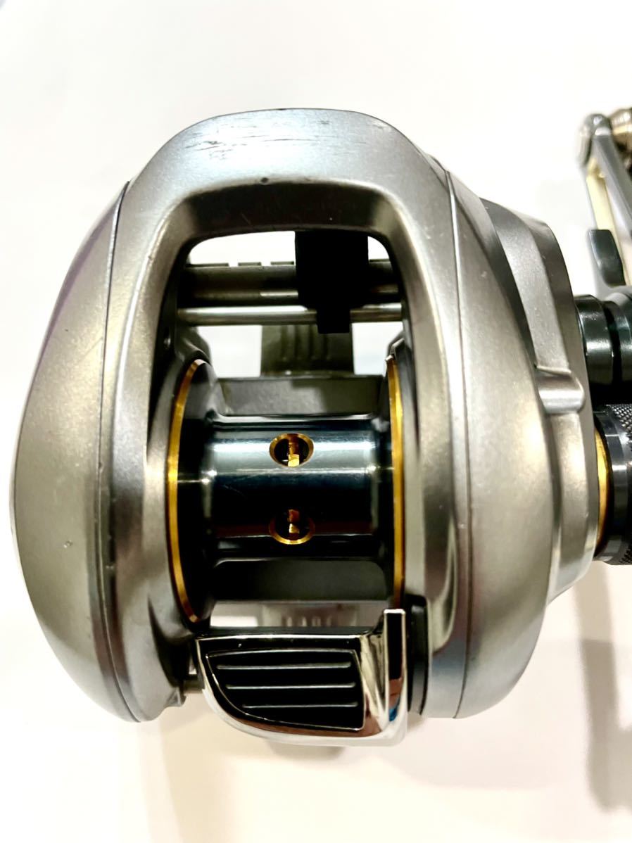 【美品】シマノ　アルデバランMG7 7.0:1 右ハンドル　夢屋スプール交換済み シマノ SHIMANO アルデバラン ALDEBARAN Mg7 ギヤ比7.0:1 右ハンドル