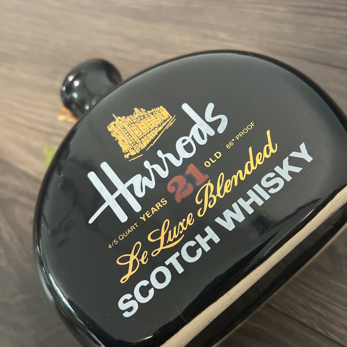 12【未開栓】古酒 】Harrods（ハロッズ）21年 陶器 43度 箱無し