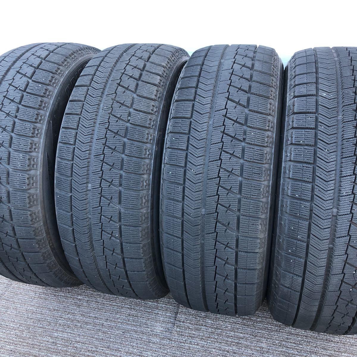 赤字超特価，定番人気 215/60R16 ブリヂストン/VRX 2018年製 BRIDGESTONE スタッドレス 4本(中古品)｜売買されたオークション情報、yahooの商品情報をアーカイブ公開 - オークファン 16インチ