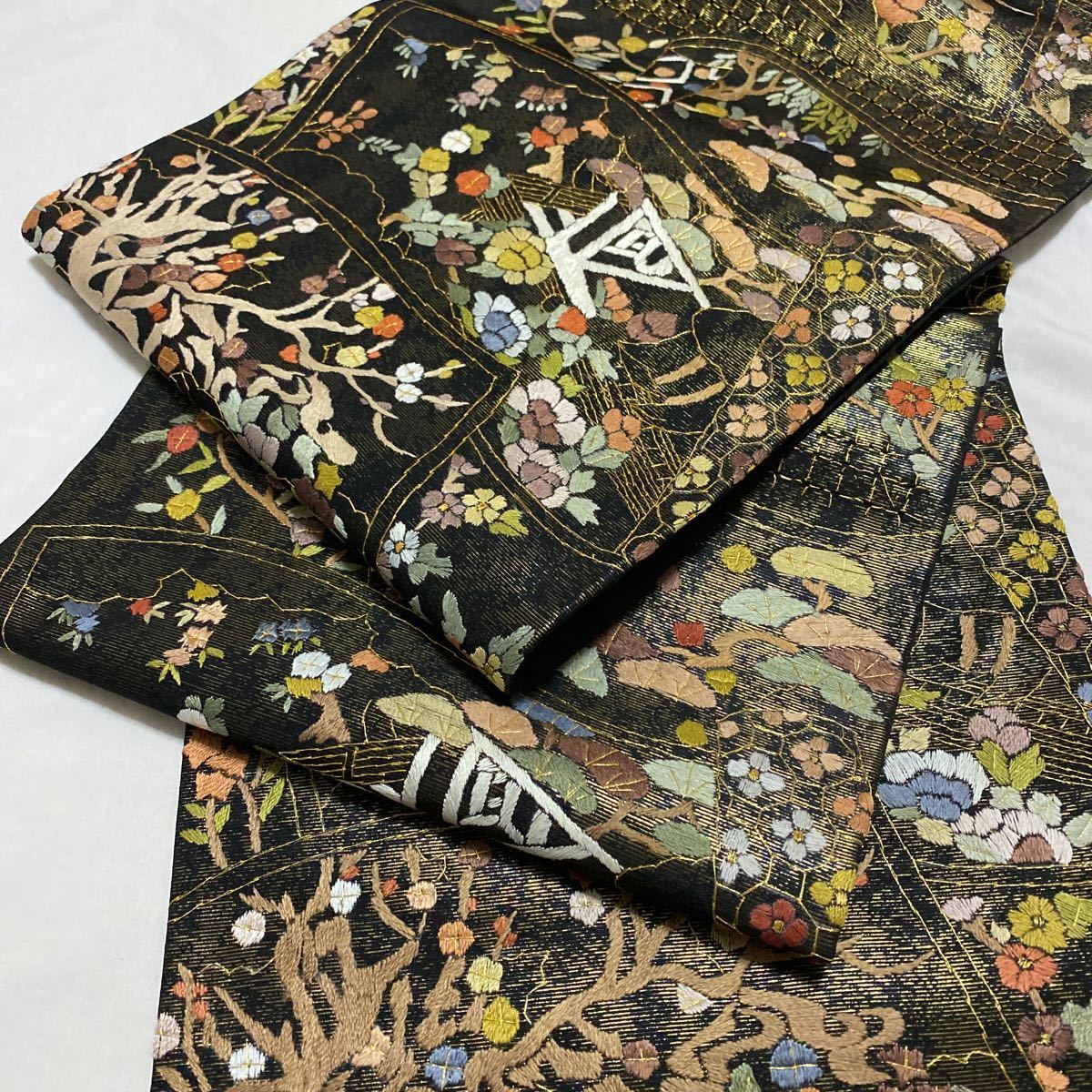 着物月花 総刺繍 汕頭刺繍 金通し 艶やかな花の袋帯 全