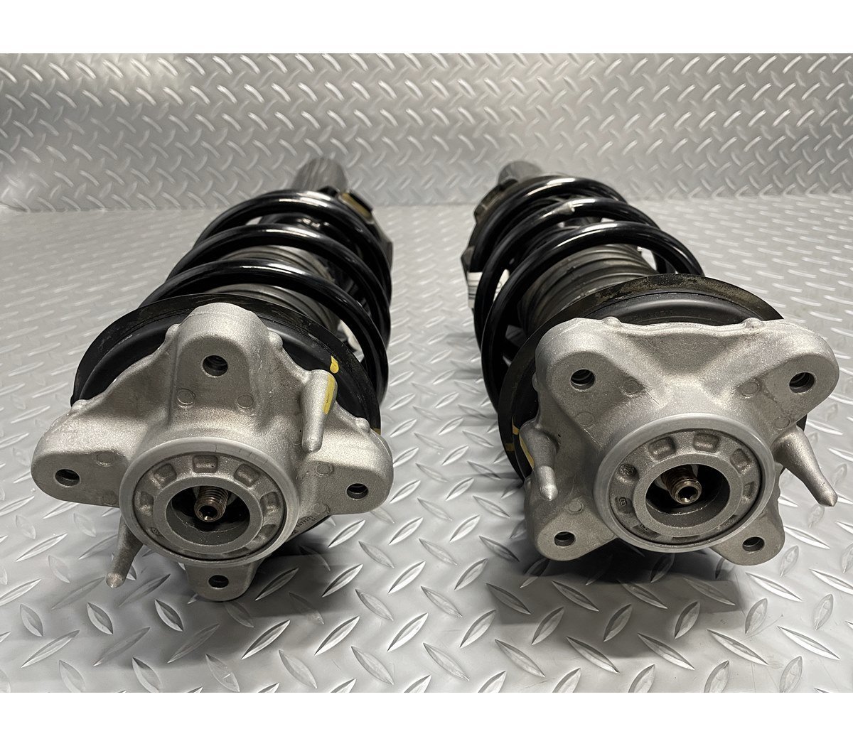 新車外し】DB82 スープラ SZ 純正 サスペンションキット 前右22327970 