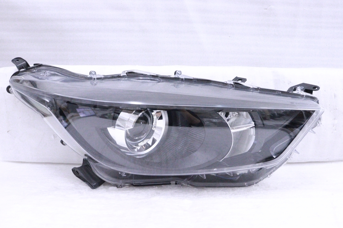 20-2423☆美品☆ハロゲン MXPA10 ヤリス☆右ヘッドライト KOITO K0-1