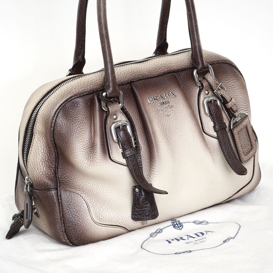 【超美品】プラダ PRADA オールレザー ハンドバッグ 手提げ鞄 ピオンボ 白系 ホワイト シルバー金具 ストラップ付き レディース A0276 PRADA プラダ ハンドバッグ ブラック ロゴ型押し 手提げ