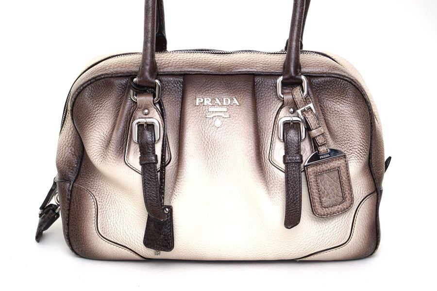 【超美品】プラダ PRADA オールレザー ハンドバッグ 手提げ鞄 ピオンボ 白系 ホワイト シルバー金具 ストラップ付き レディース A0276 PRADA プラダ ハンドバッグ ブラック ロゴ型押し 手提げ