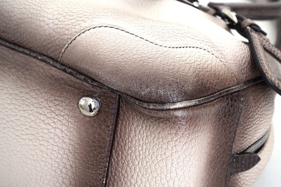 【超美品】プラダ PRADA オールレザー ハンドバッグ 手提げ鞄 ピオンボ 白系 ホワイト シルバー金具 ストラップ付き レディース A0276 PRADA プラダ ハンドバッグ ブラック ロゴ型押し 手提げ