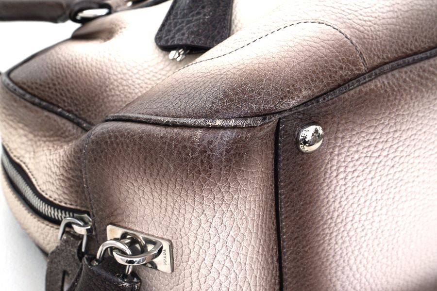 【超美品】プラダ PRADA オールレザー ハンドバッグ 手提げ鞄 ピオンボ 白系 ホワイト シルバー金具 ストラップ付き レディース A0276 PRADA プラダ ハンドバッグ ブラック ロゴ型押し 手提げ