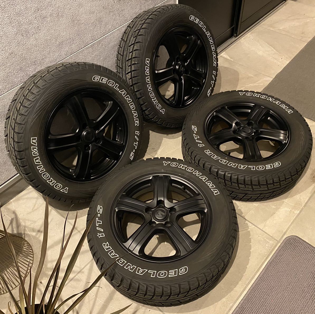 超バリ山！16インチアルミ&スタッドレス4本セット ホワイトレター 約9 