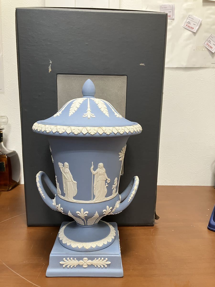 (未使用　長期保管品)　Wedgwood ウェッジウッド ジャスパー トロフィー型置物　箱付き　熊谷組50周年記念品