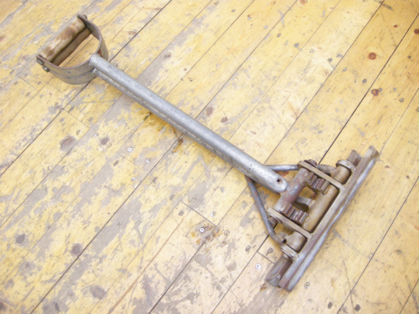  ハゼ締め機 板金工具 全長71ｃｍ幅30ｃｍ 品 147425(その他)｜売買されたオークション情報、yahooの商品情報をアーカイブ公開 - オークファン その他