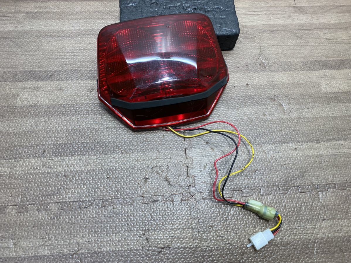 ① 点灯確認済み CB400SF NC39 NC42 / CB1300SF SC54 HONDA 純正 テールランプ テールレンズ ブレーキランプ