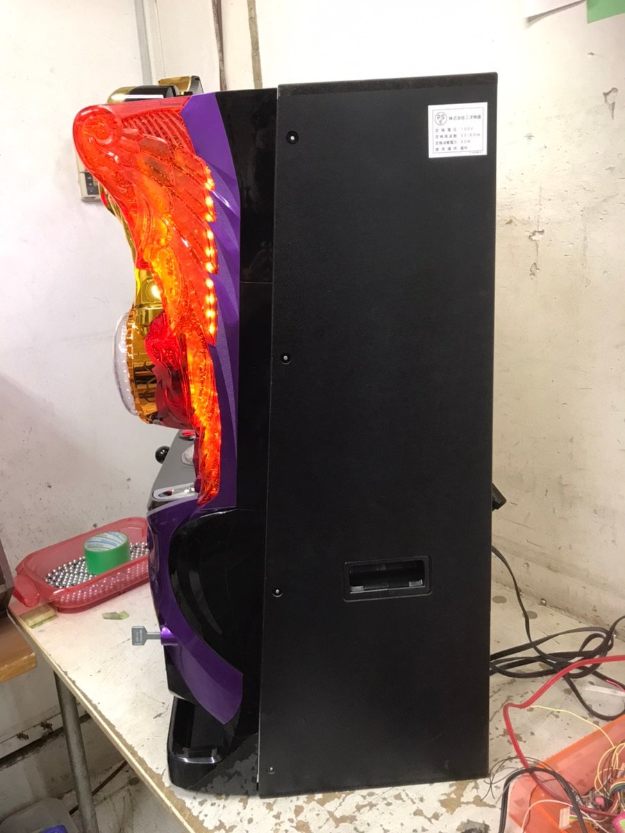 パチスロ聖闘士星矢冥王復活　不要機付き　発送可能送料無料 最安価 全国どこでもご自宅まで配達可能 実機 S聖闘士星矢冥王復活