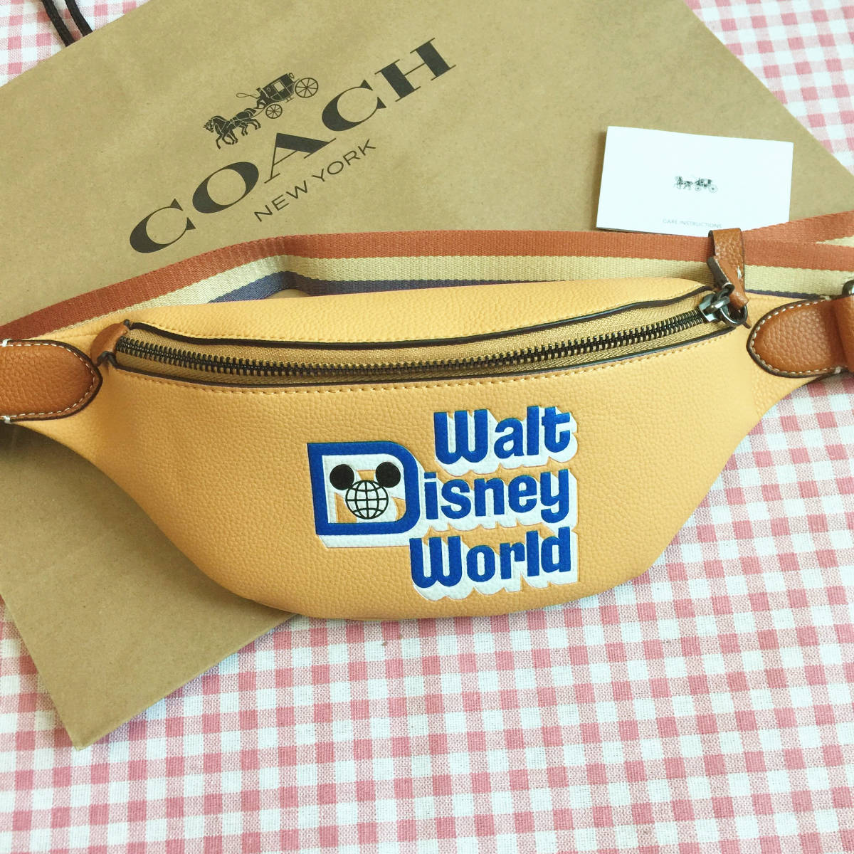 COACH × Disney 白雪姫 ウエストバッグ F72952 中古 COACH × Disney 白雪姫 ウエストバッグ F72952 中古 COACH × Disney