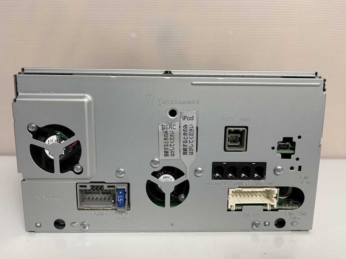 車 Panasonic ストラーダ CN-RE03WD 7型ワイドナビ 2016年