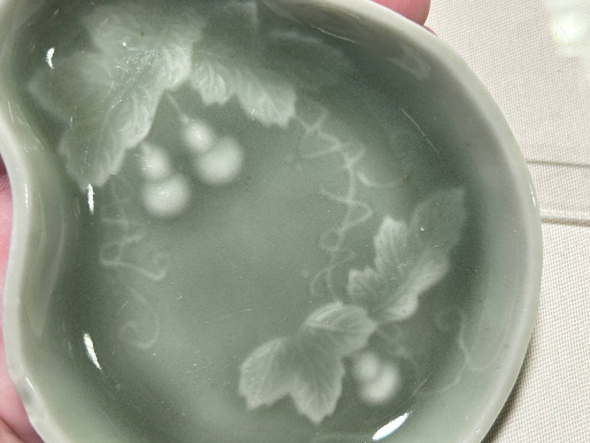 小皿 【 rry60 三田青磁 陽刻 瓢箪図 瓢箪型 豆皿 手塩皿 珍味皿 古